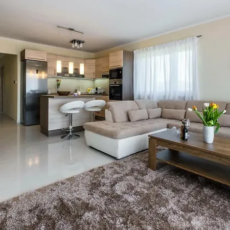 New Baricska Apartman 別荘 *